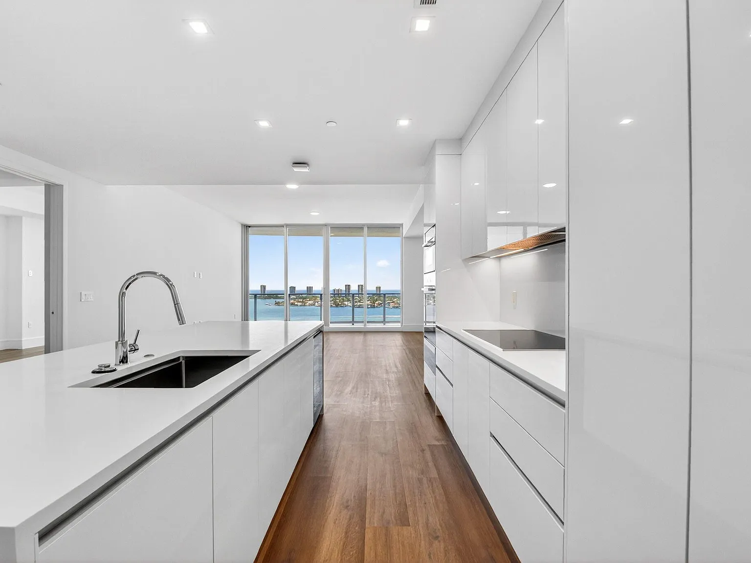 Nautilus 220 - South — Photo 4