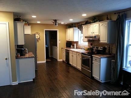 Stainless appliances and garbage disposal