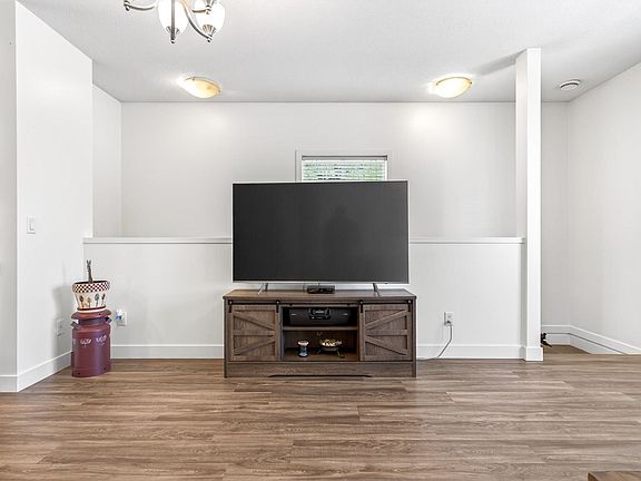 4th image of 32501 Fraser Cres #22