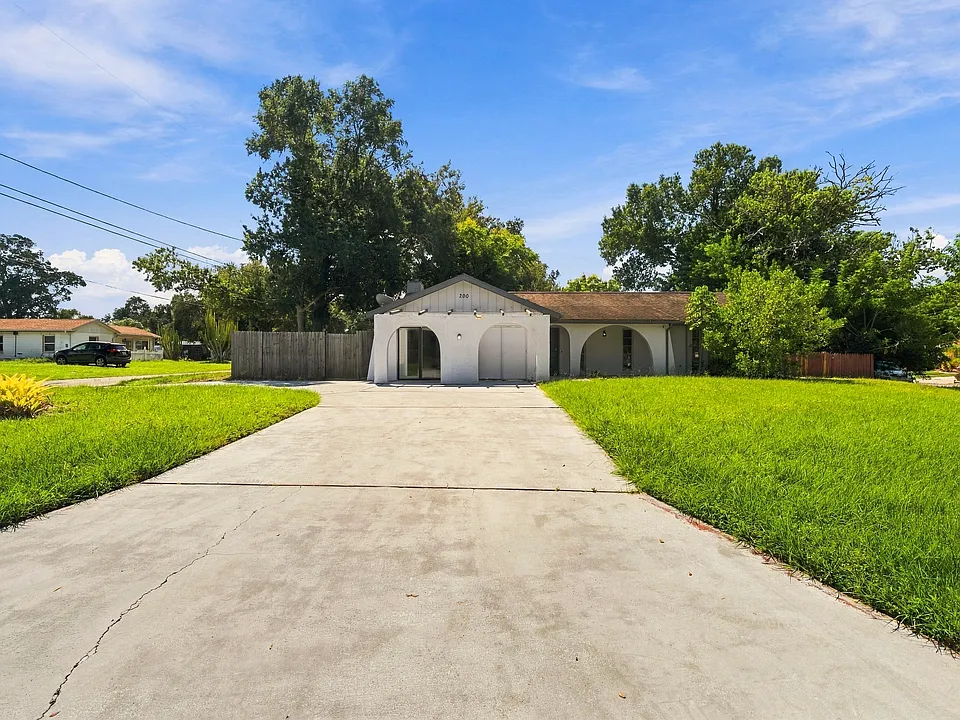 200 Twin Lake Dr