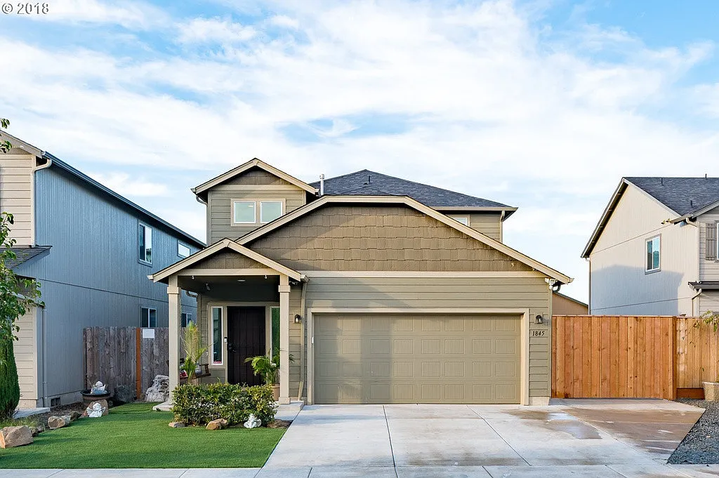 Beautiful 3 Bedroom 2 1/2 Bath Located Blocks from Meadow View Elementry — Photo 1