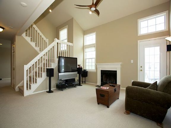 2nd image of 41 Fox Run Dr
