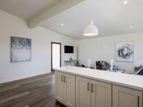 4th image of 312 Calle Miramar APT E