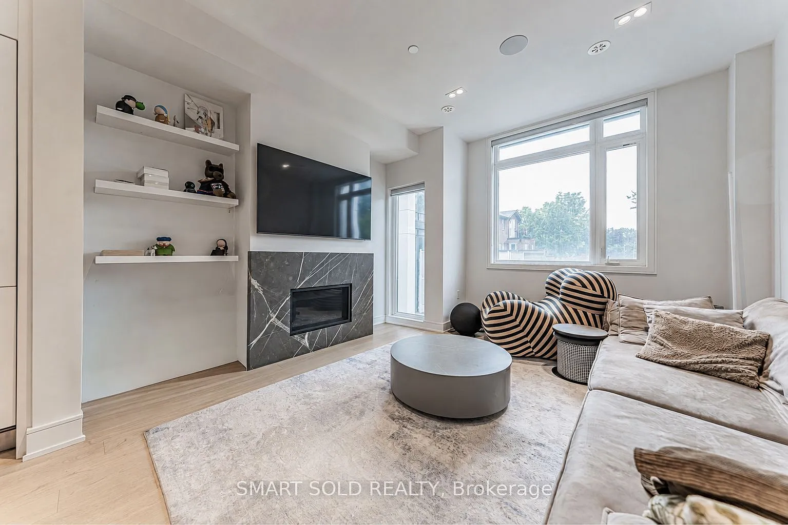 3 bed, $6,450 — Photo 1