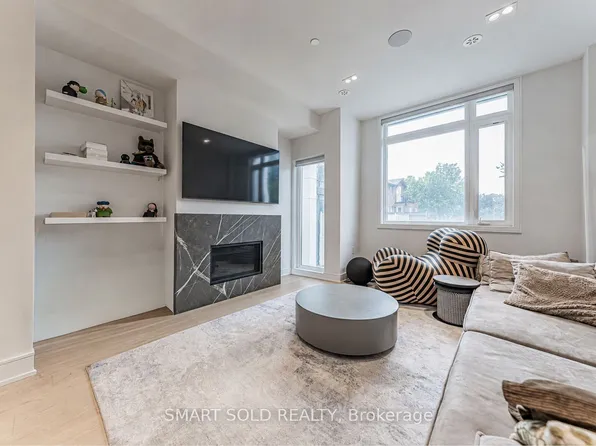 9 Flax Field Ln, Toronto, ON M2N 0L5