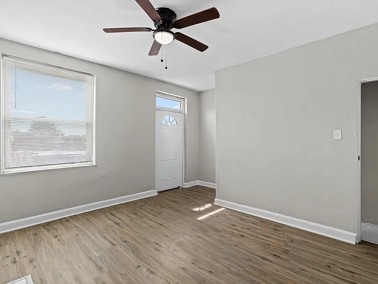 2833 Miami St — Photo 13