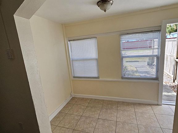 5th image of 115 E Palm St #117