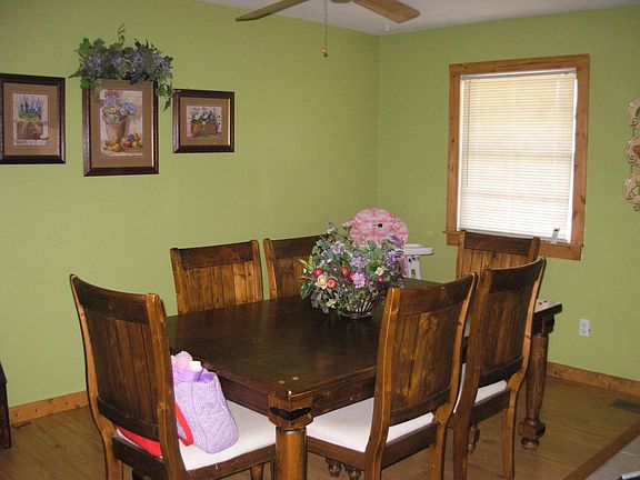 3rd image of 127 Pinoak Cir