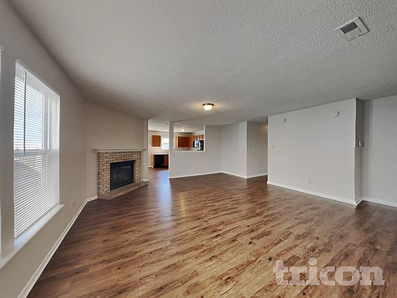 2nd image of 10393 Fairmont Ln