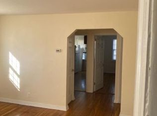 25501 E Williston Ave, Floral Park, NY 11001