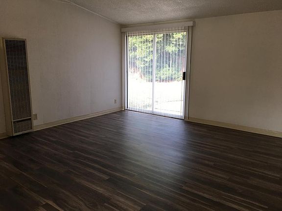 3rd image of 8941 Rosewood Dr