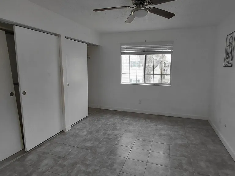 14433 Jewell Ave — Photo 16