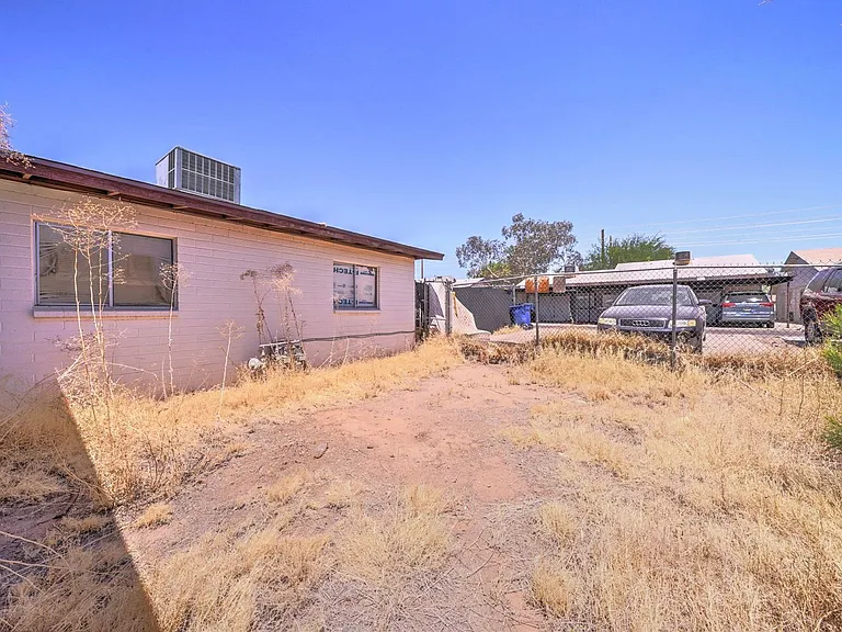 373 N Williams St — Photo 4