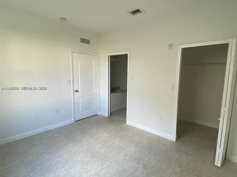 1660 SE 29th St #109 — Photo 17