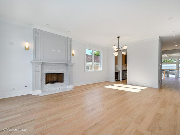 4th image of 3632 N Richmond St