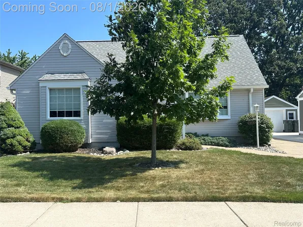 23231 Detour St, Saint Clair Shores, MI 48082