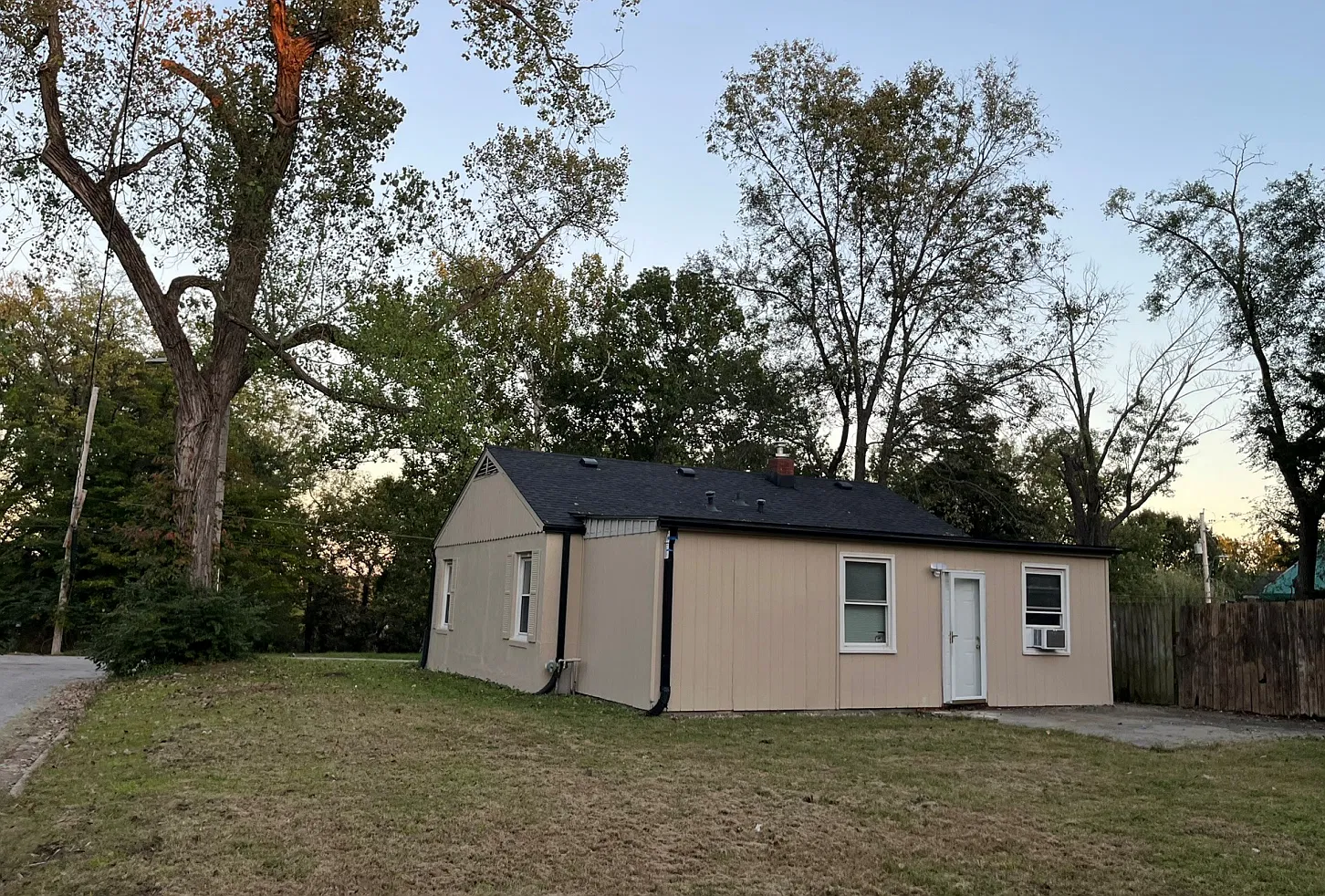 3 bed, 680 sqft, $1,400 — Photo 4