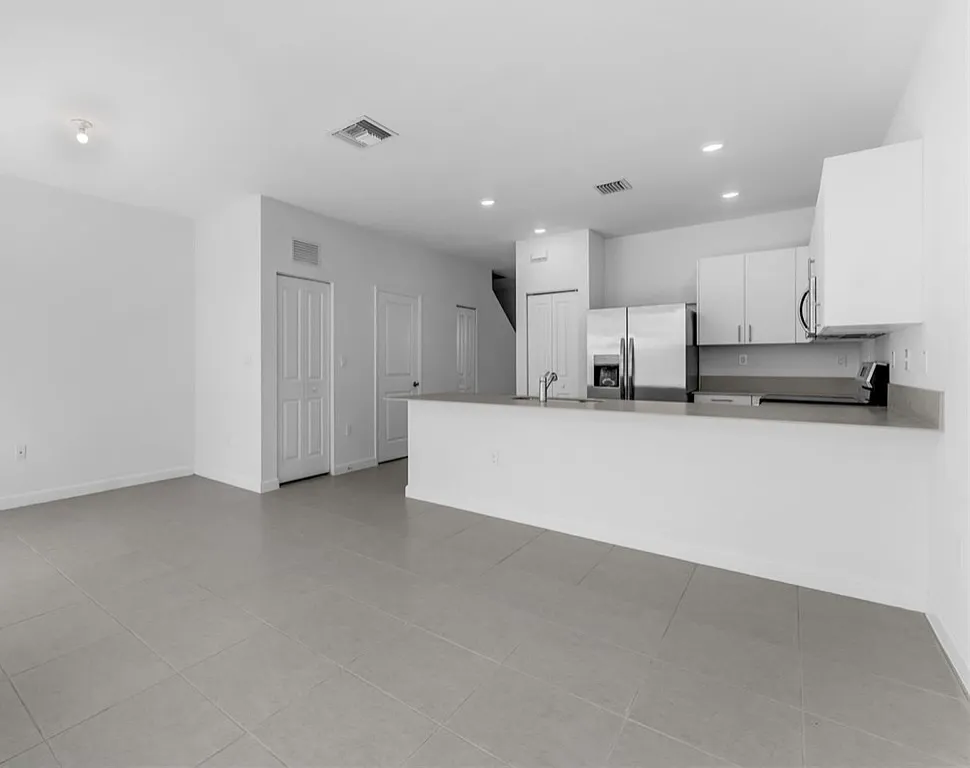 3 bed, 1300 sqft, $2,500 — Photo 4