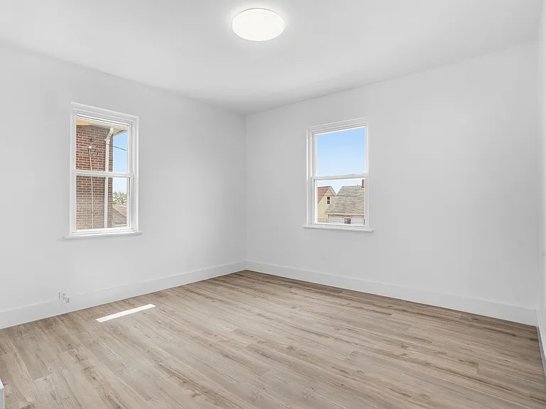7806 Saint Lawrence Ave — Photo 17