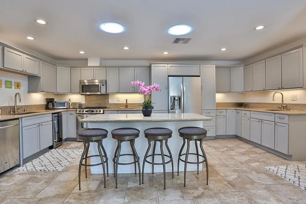 2 bed, 837 sqft, $3,500 — Photo 4