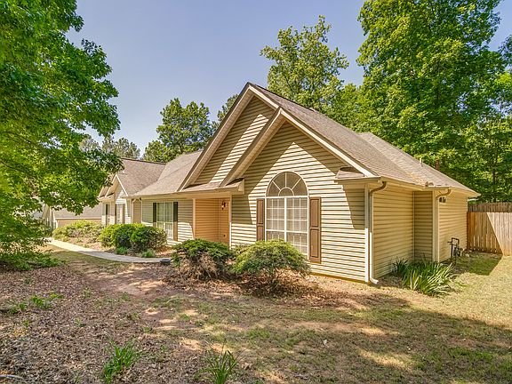 2nd image of 126 Oakwood Trl