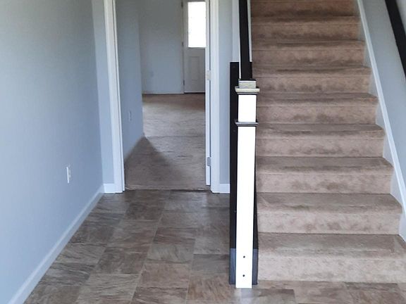 3rd image of 806 Admirals Quay Dr