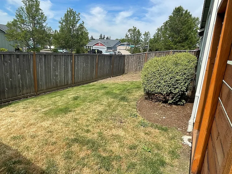 596 Cameron St NE — Photo 17