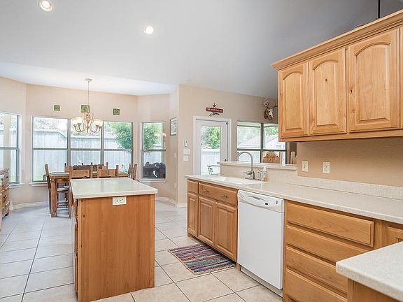 5th image of 118 Fannin Dr