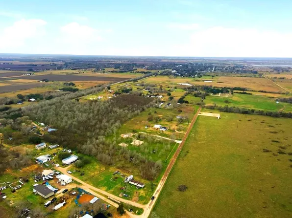 1714 J Newz Ln, Wallis, TX 77485