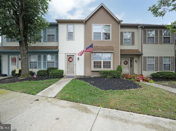 2 Village Ct, Audubon, NJ 08106