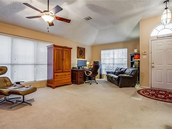 3rd image of 2424 Redfield Dr