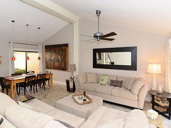 3rd image of 4623 Oak Hollow Dr