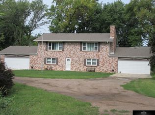 30323 SW 45th Rd, Beatrice, NE 68310