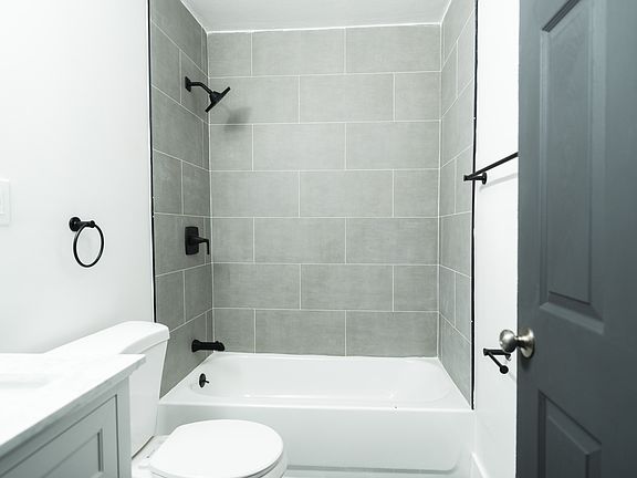 4th image of 4423 S 39th St #1