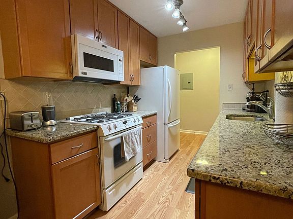 5th image of 1188 Royal Glen Dr APT 211