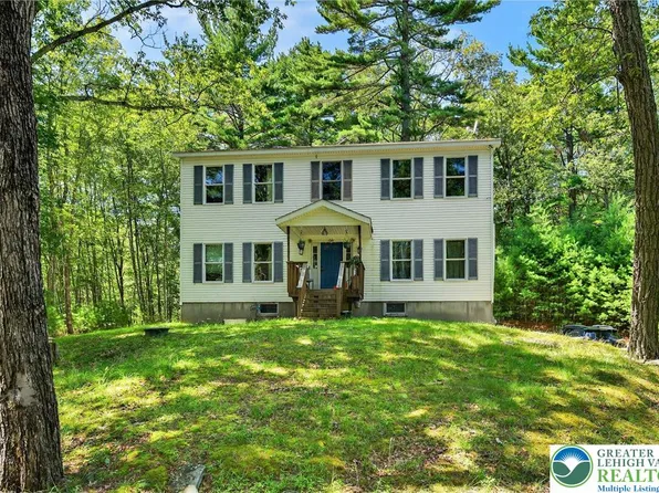 375 Marcel Dr, Dingmans Ferry, PA 18328