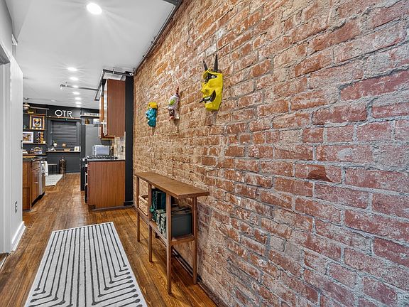 5th image of 1237 Vine St APT 7