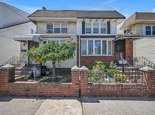 5286 73rd St, Maspeth, NY 11378