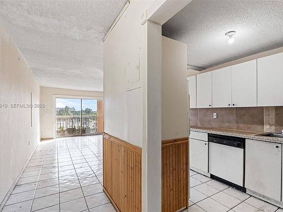 5th image of 17051 NE 35th Ave APT 301