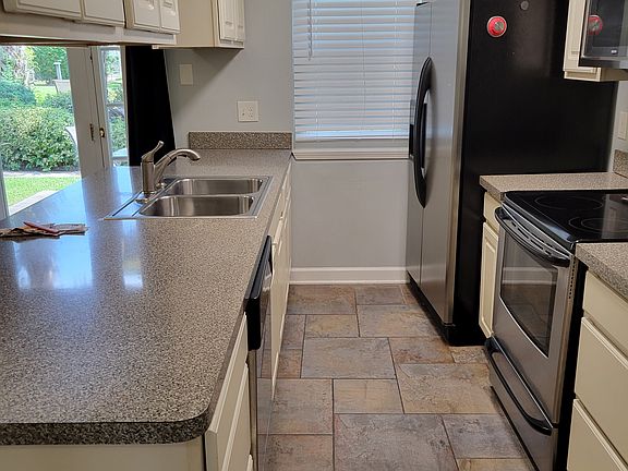 4th image of 1002 Saint Julien Dr APT C