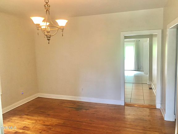 2nd image of 413 W Poplar St