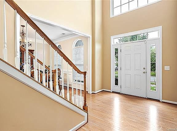 2nd image of 2560 Shannon Dr