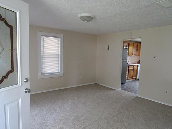 4th image of 2501 N Rosewood Ave