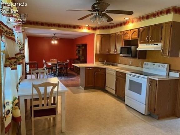 3rd image of 1330 Rolling Meadows Dr