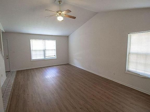 2nd image of 2535 Northampton Dr