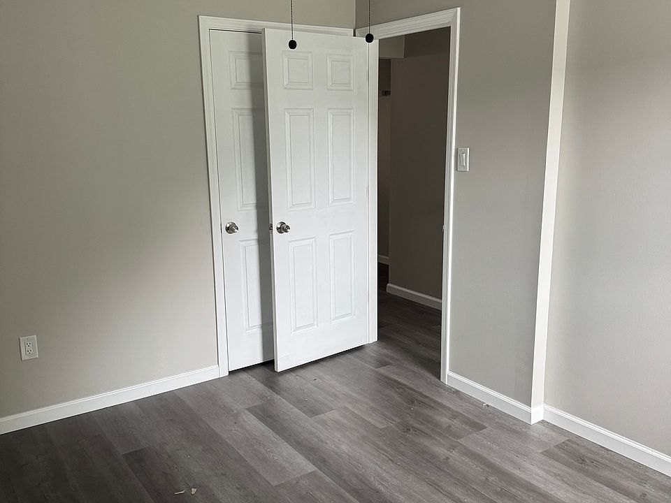 1st image of 215 E College St APT 9