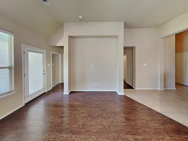 10649 Vista Heights Blvd — Photo 4
