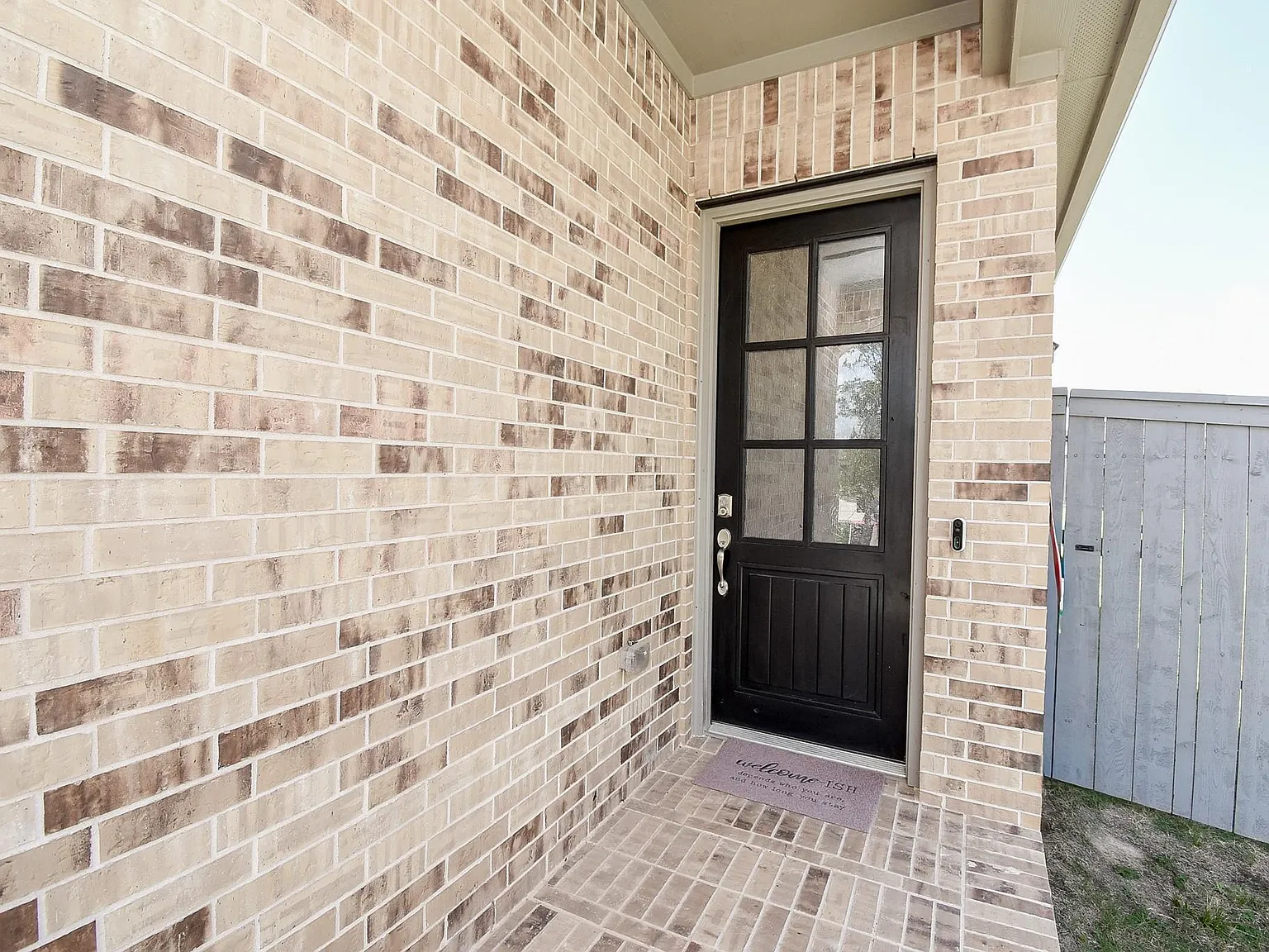 4 bed, 1927 sqft, $2,800 — Photo 3