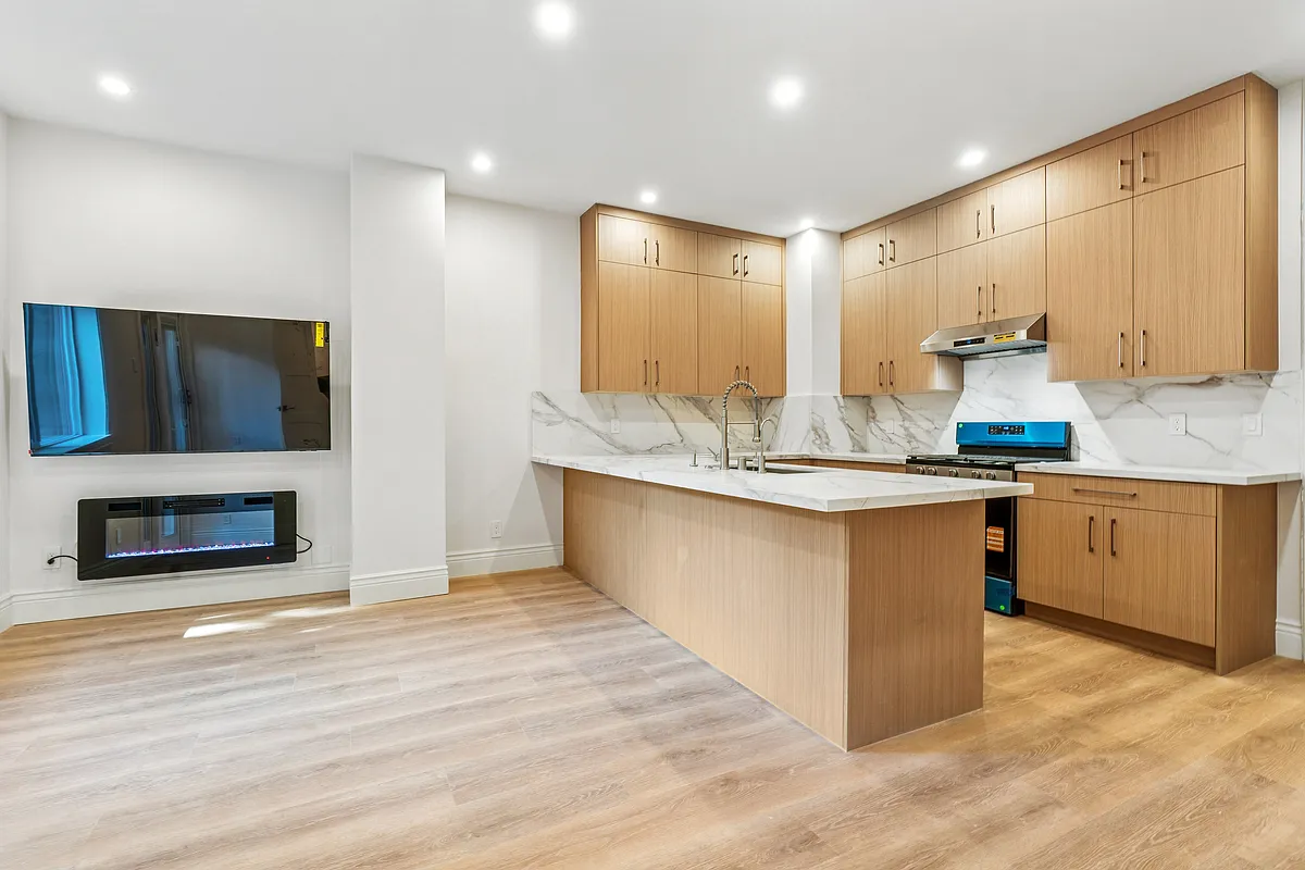 Building Photo - 922 Valencia St #D
