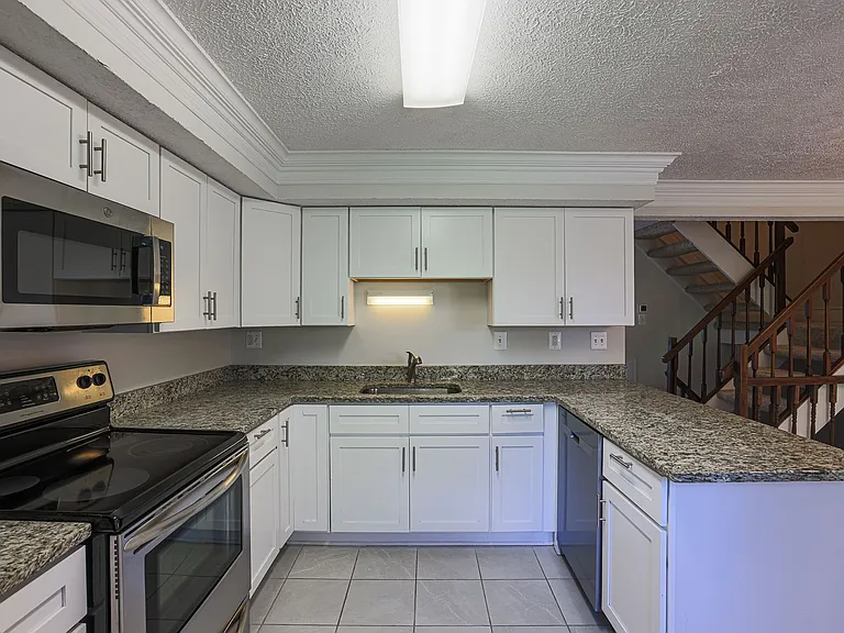 831 Comer Sq — Photo 14